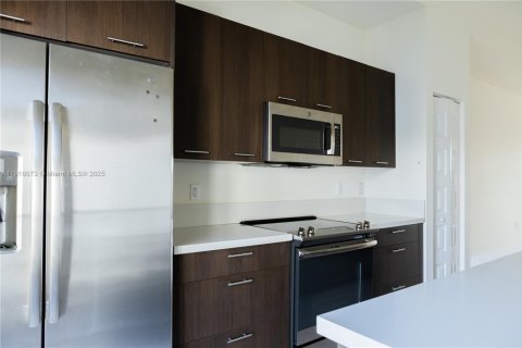 Condominio en alquiler en Doral, Florida, 2 dormitorios, 99.59 m2 № 1974330 - foto 16