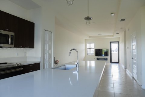 Condominio en alquiler en Doral, Florida, 2 dormitorios, 99.59 m2 № 1974330 - foto 15