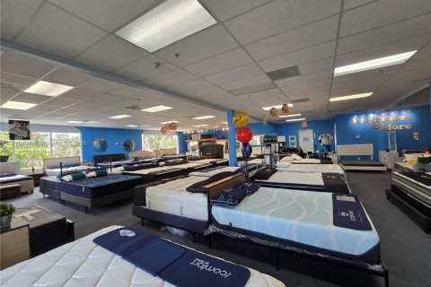 Immobilier commercial à vendre à Margate, Floride № 1981137 - photo 9