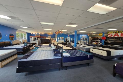 Immobilier commercial à vendre à Margate, Floride № 1981137 - photo 8