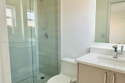 House in Oakland Park, Florida 2 bedrooms, 293.2 sq.m. № 2042119 - photo 7