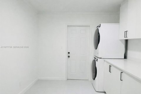 House in Oakland Park, Florida 2 bedrooms, 293.2 sq.m. № 2042119 - photo 27