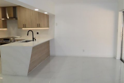 House in Oakland Park, Florida 2 bedrooms, 293.2 sq.m. № 2042119 - photo 23