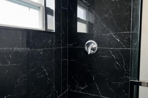 House in Oakland Park, Florida 2 bedrooms, 293.2 sq.m. № 2042119 - photo 16