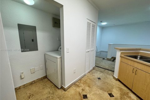 Condominio en alquiler en North Lauderdale, Florida, 1 dormitorio, 81.57 m2 № 2010575 - foto 8