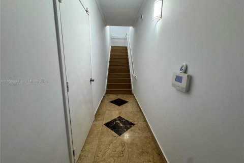 Condominio en alquiler en North Lauderdale, Florida, 1 dormitorio, 81.57 m2 № 2010575 - foto 15