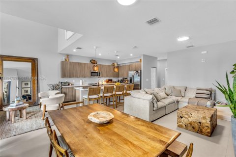 Copropriété à vendre à Doral, Floride: 2 chambres, 121.89 m2 № 2005368 - photo 4