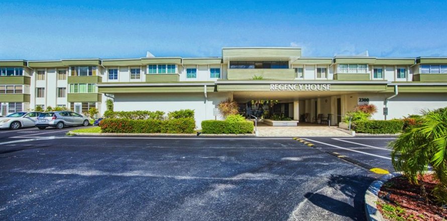 Condominio en Port Charlotte, Florida, 1 dormitorio № 1906303