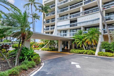 Condo in West Palm Beach, Florida, 2 bedrooms № 2253648