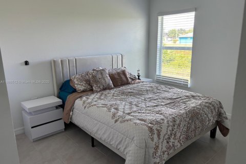 House in Lehigh Acres, Florida 4 bedrooms, 180.32 sq.m. № 1981833 - photo 25