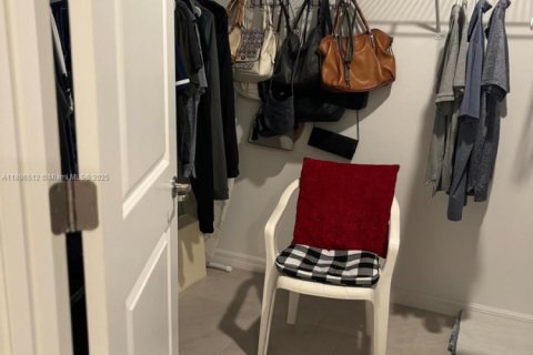 House in Lehigh Acres, Florida 4 bedrooms, 180.32 sq.m. № 1981833 - photo 18