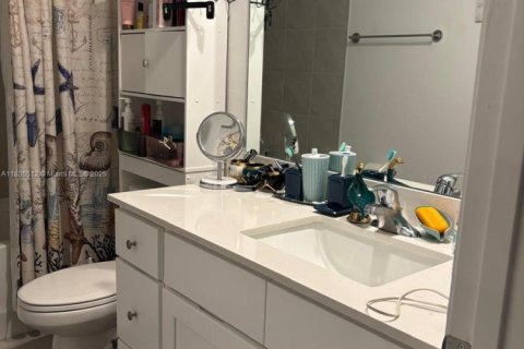 House in Lehigh Acres, Florida 4 bedrooms, 180.32 sq.m. № 1981833 - photo 4