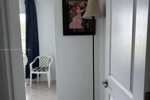 House in Lehigh Acres, Florida 4 bedrooms, 180.32 sq.m. № 1981833 - photo 23