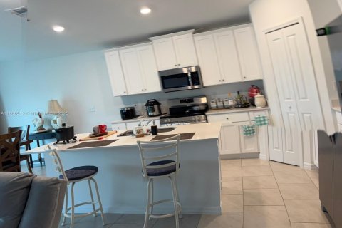 House in Lehigh Acres, Florida 4 bedrooms, 180.32 sq.m. № 1981833 - photo 20