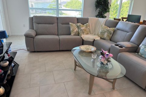 House in Lehigh Acres, Florida 4 bedrooms, 180.32 sq.m. № 1981833 - photo 30