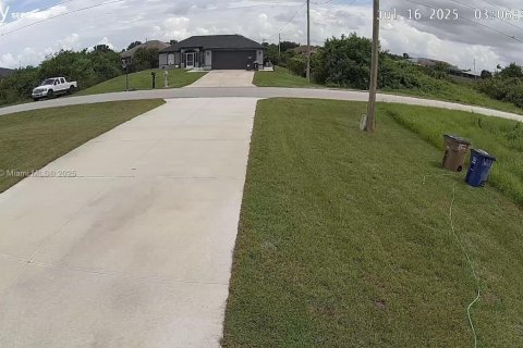 House in Lehigh Acres, Florida 4 bedrooms, 180.32 sq.m. № 1981833 - photo 17