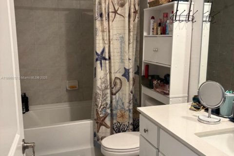 House in Lehigh Acres, Florida 4 bedrooms, 180.32 sq.m. № 1981833 - photo 24