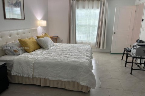 House in Lehigh Acres, Florida 4 bedrooms, 180.32 sq.m. № 1981833 - photo 15