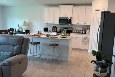 House in Lehigh Acres, Florida 4 bedrooms, 180.32 sq.m. № 1981833 - photo 29