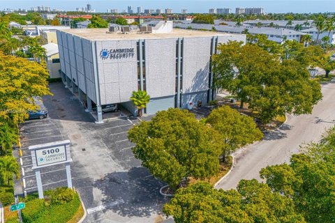 Commercial property in Fort Lauderdale, Florida № 1696196 - photo 18