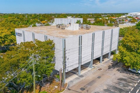 Commercial property in Fort Lauderdale, Florida № 1696196 - photo 2