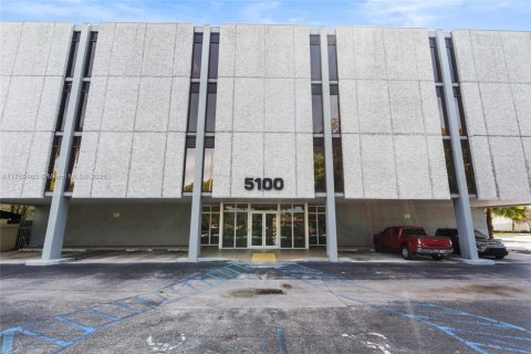 Commercial property in Fort Lauderdale, Florida № 1696196 - photo 30