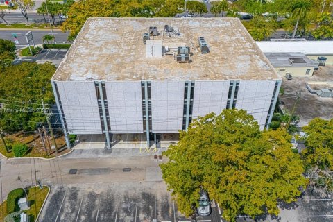 Commercial property in Fort Lauderdale, Florida № 1696196 - photo 1