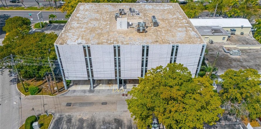 Commercial property in Fort Lauderdale, Florida № 1696196