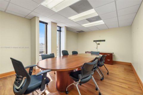 Commercial property in Fort Lauderdale, Florida № 1696196 - photo 24