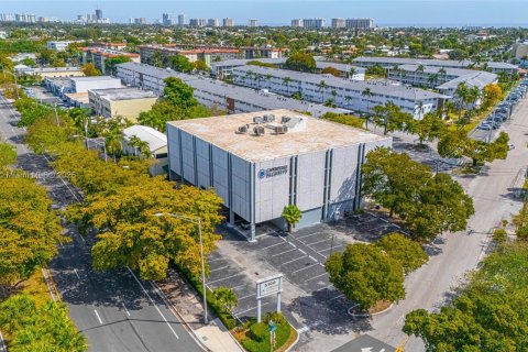 Commercial property in Fort Lauderdale, Florida № 1696196 - photo 10