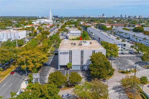 Commercial property in Fort Lauderdale, Florida № 1696196 - photo 11
