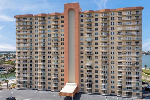 Condo in Saint Petersburg, Florida, 1 bedroom  № 1744398 - photo 6
