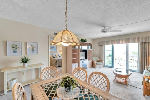 Condo in Saint Petersburg, Florida, 1 bedroom  № 1744398 - photo 11