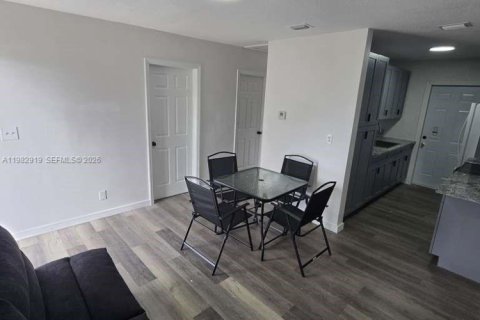 House in Homestead, Florida 3 bedrooms, 121.79 sq.m. № 2049815 - photo 7