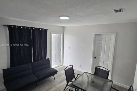 House in Homestead, Florida 3 bedrooms, 121.79 sq.m. № 2049815 - photo 3