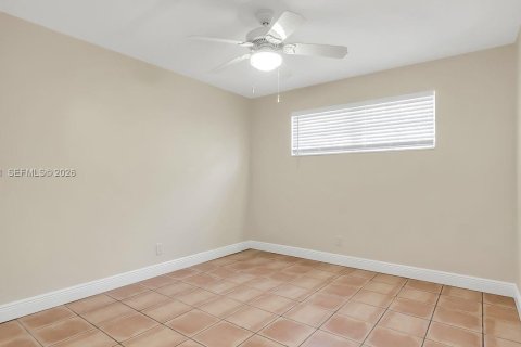 House in Hollywood, Florida 6 bedrooms, 269.23 sq.m. № 2030627 - photo 29