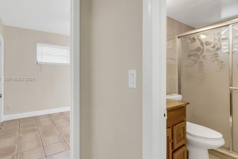 House in Hollywood, Florida 6 bedrooms, 269.23 sq.m. № 2030627 - photo 26