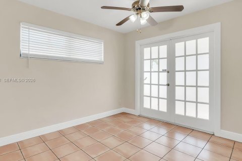 House in Hollywood, Florida 6 bedrooms, 269.23 sq.m. № 2030627 - photo 27