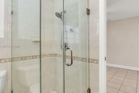 House in Hollywood, Florida 6 bedrooms, 269.23 sq.m. № 2030627 - photo 17