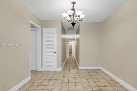 House in Hollywood, Florida 6 bedrooms, 269.23 sq.m. № 2030627 - photo 30