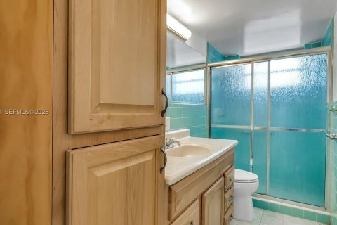 House in Hollywood, Florida 6 bedrooms, 269.23 sq.m. № 2030627 - photo 21