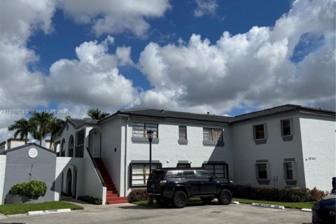 Condo in Hialeah, Florida, 2 bedrooms  № 1952614 - photo 1