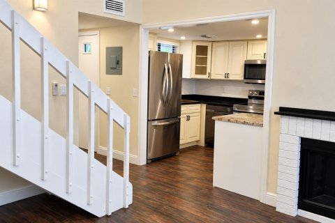 Condo in Winter Park, Florida, 2 bedrooms № 2379098 - photo 10