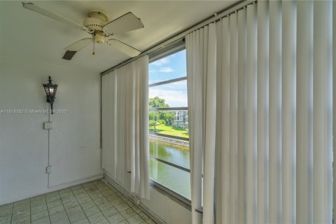 Condominio en venta en Tamarac, Florida, 2 dormitorios, 95.22 m2 № 1980214 - foto 17