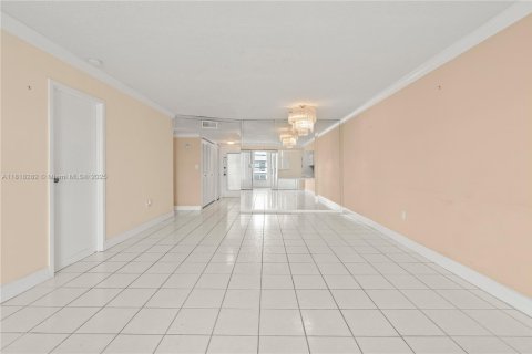 Condominio en venta en Tamarac, Florida, 2 dormitorios, 95.22 m2 № 1980214 - foto 22