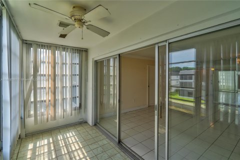 Condominio en venta en Tamarac, Florida, 2 dormitorios, 95.22 m2 № 1980214 - foto 18