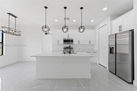 House in Lehigh Acres, Florida 4 bedrooms № 2011799 - photo 22