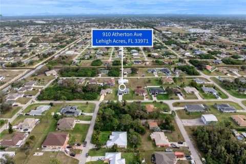 House in Lehigh Acres, Florida 4 bedrooms № 2011799 - photo 30