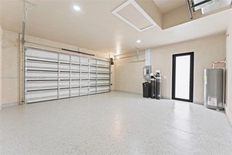 House in Lehigh Acres, Florida 4 bedrooms № 2011799 - photo 16