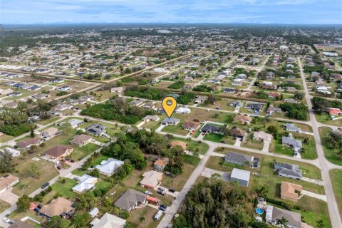 House in Lehigh Acres, Florida 4 bedrooms № 2011799 - photo 28